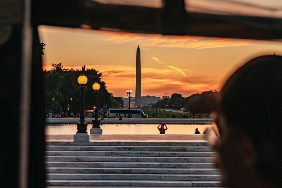 Washington DC: Monuments by Moonlight Nighttime Trolley Tour - The key points at a glance