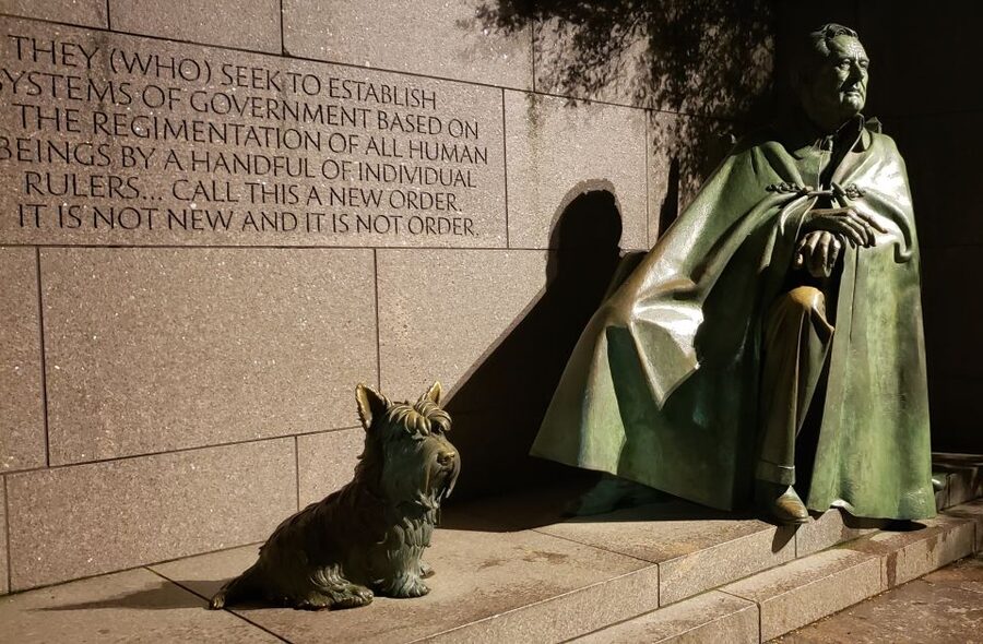 Washington DC: Monuments by Moonlight Nighttime Trolley Tour - Comfort, weather, and what to bring