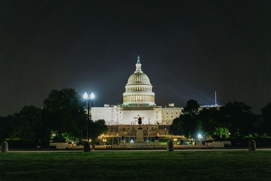 Washington DC: National Mall Night Bus Tour - The White House and Capitol begin the story