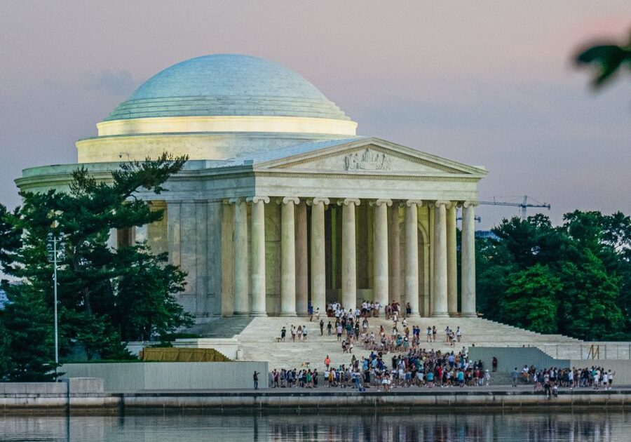 Washington DC: National Mall Night Bus Tour - Lincoln Memorial and the three war memorials