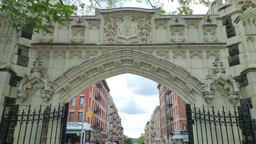 West Harlem: Gospel Church Service and Sunday Walking Tour - Inside a real Harlem Baptist service