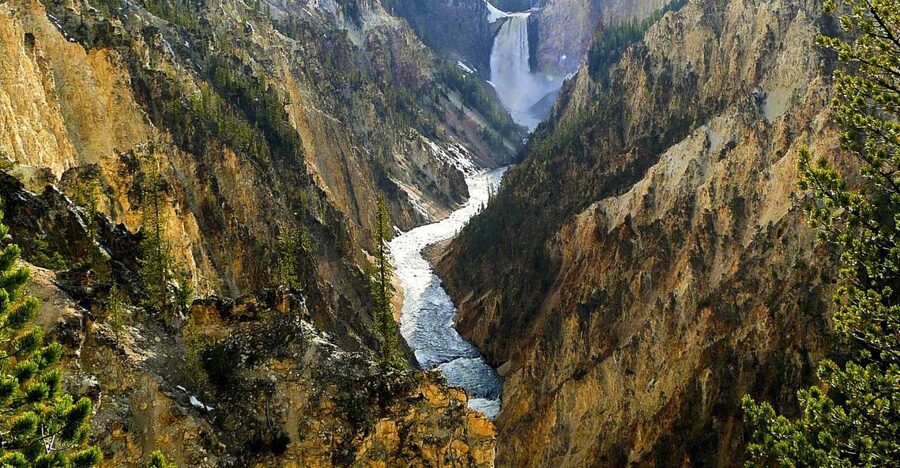 West Yellowstone: Yellowstone Day Tour Including Entry Fee - Old Faithful and Yellowstone’s working geology