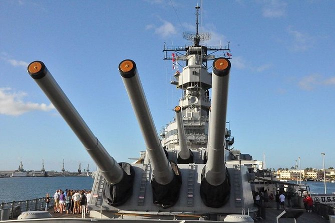 WWII Pearl Harbor Heroes Deluxe Tour - Pearl Harbor Aviation Museum and lunch